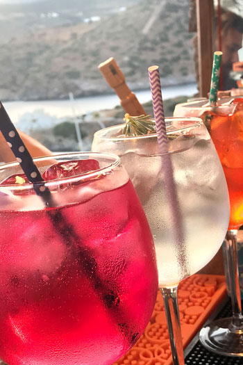 Refreshing cocktails at Kavos studios