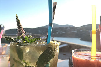 Refreshing cocktails at Kavos studios