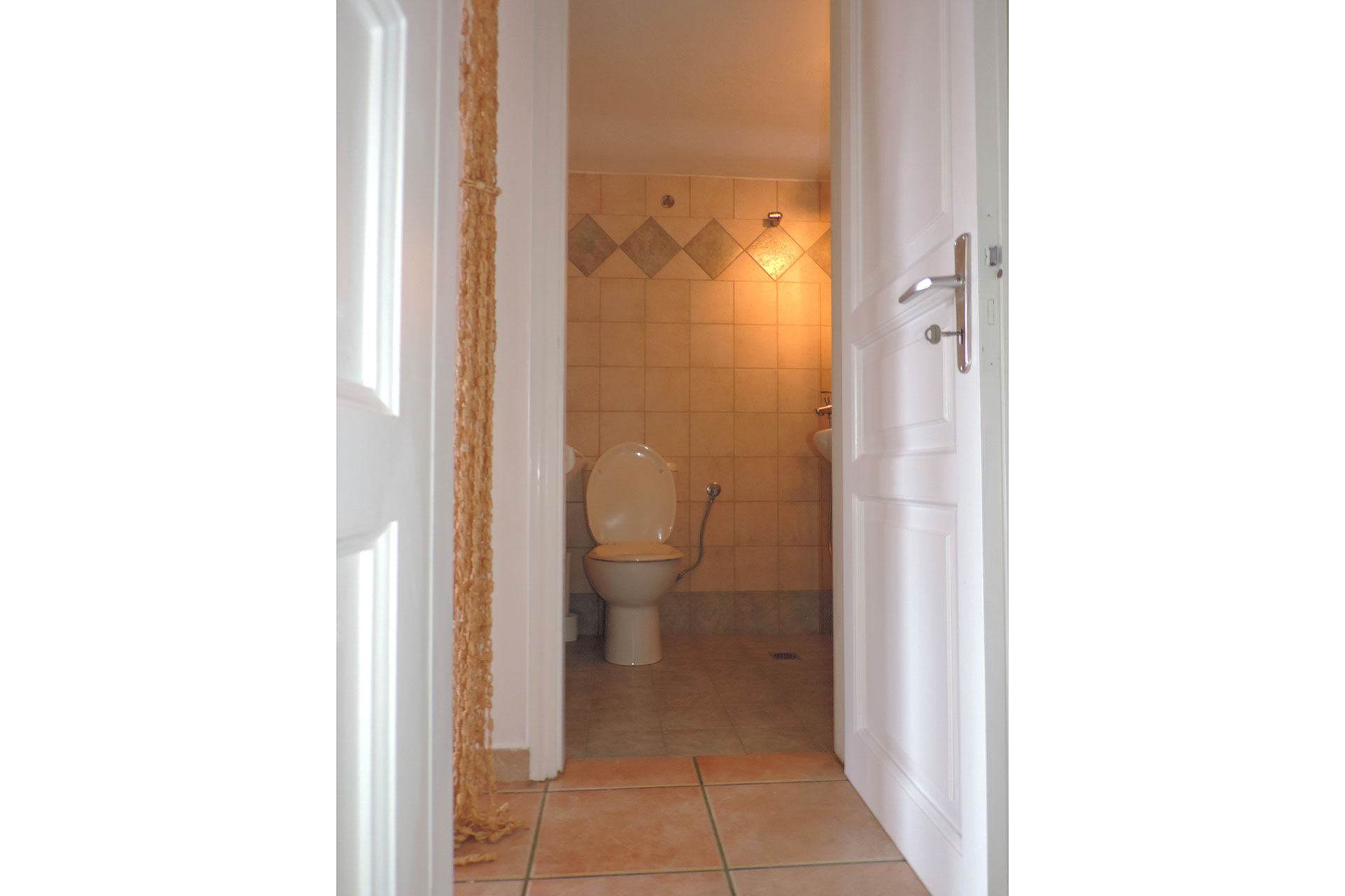 The bathroom of Elia family house at Kavos
