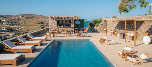 The cosy atmosphere of the pool bar at Kavos Studios in Sifnos