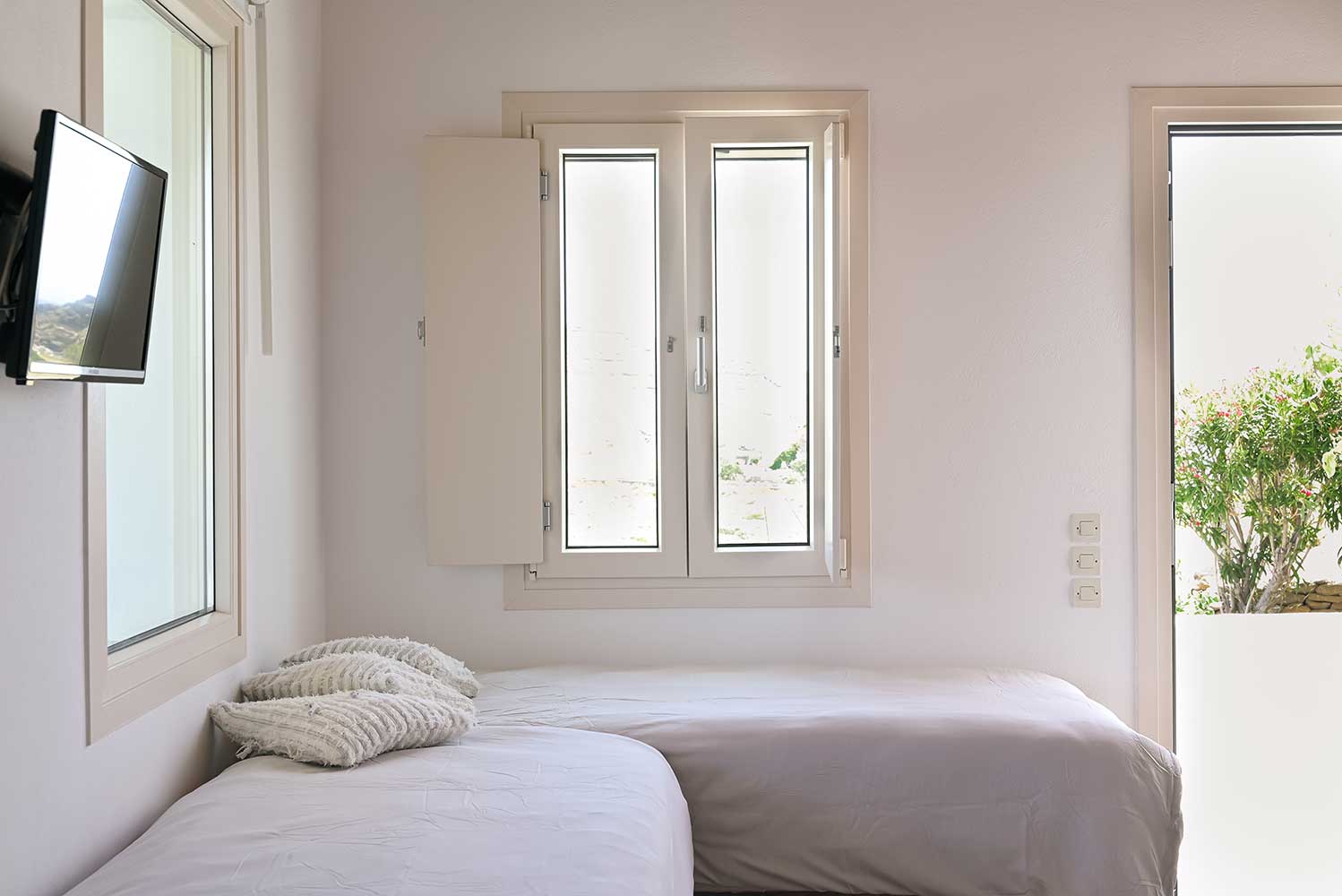 The interior of Louisa family studio at Kavos