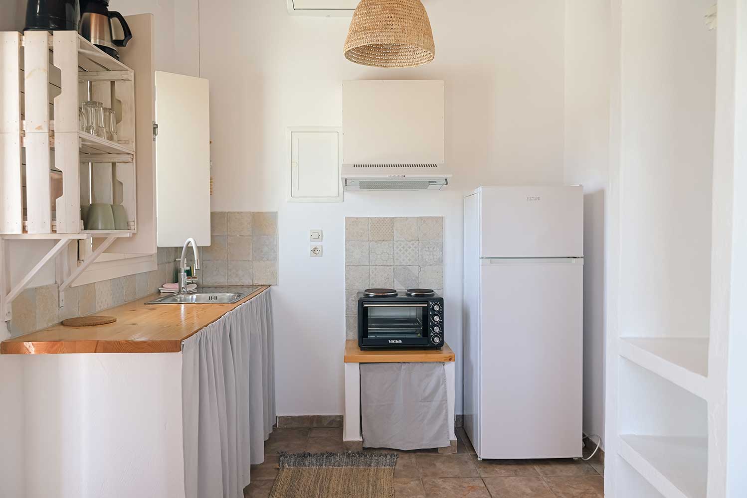The kitchen of Louisa family studio at Sifnos