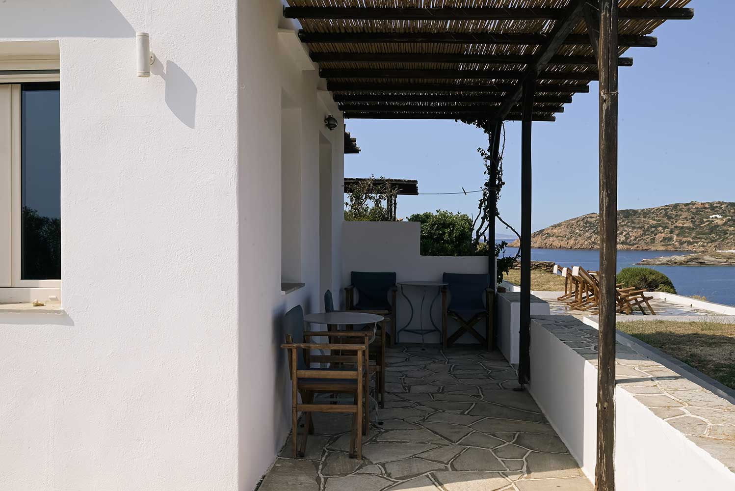 The patio at Louisa family studio at Kavos