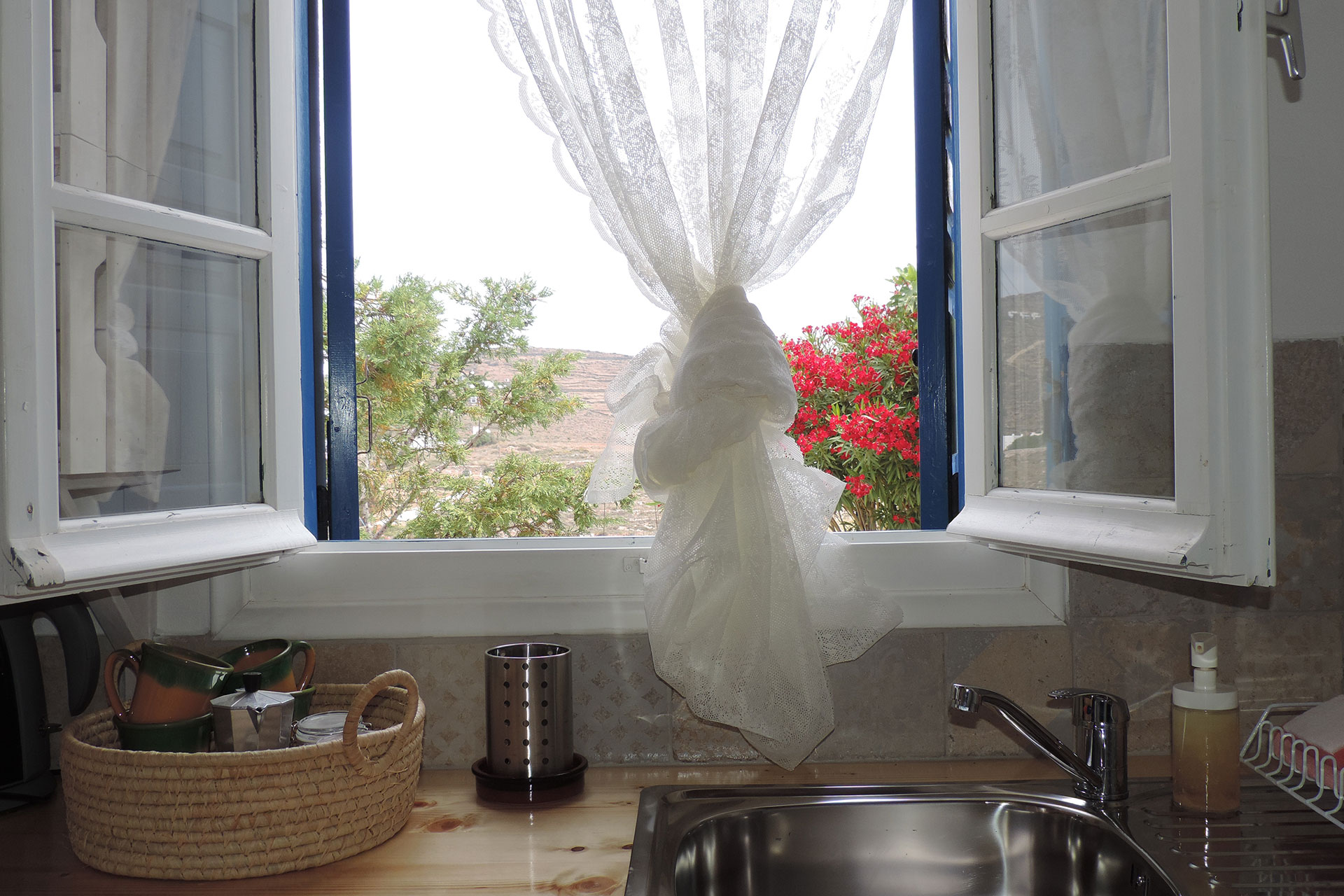 The kitchen of Louisa family studio at Sifnos