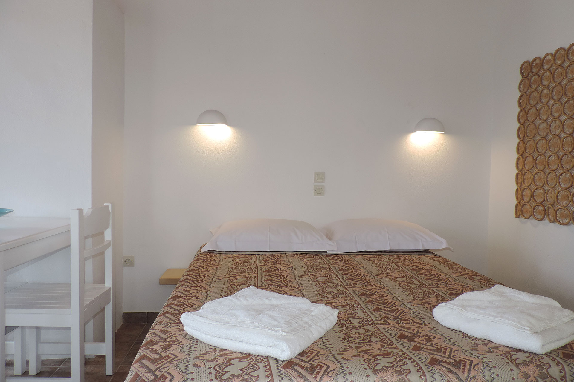 Bedroom with double bed at Louisa family studio at Kavos