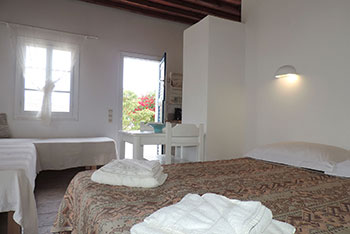 Louisa family studio at Kavos